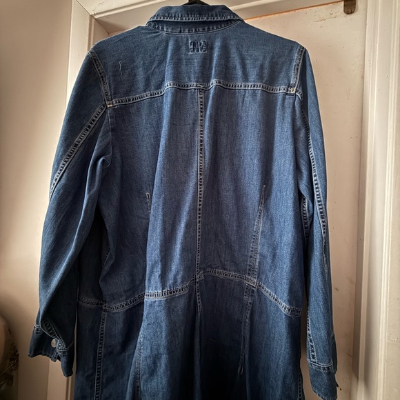 Levi's Classic Blue Denim Shirt - Picture 2 of 4